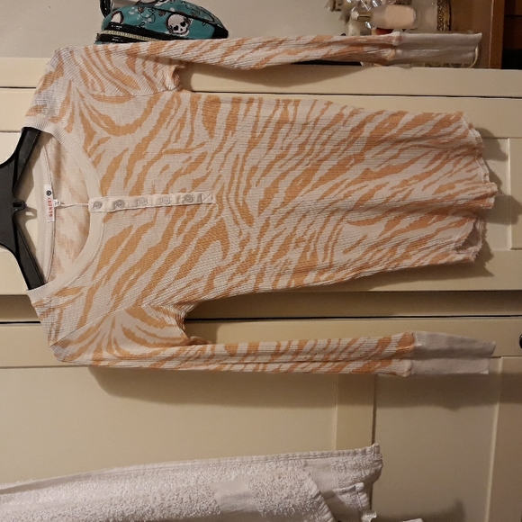 Sundry Tops - Sundry Zebra Print Henley Long Sleeve Knit Top Size 0 XS